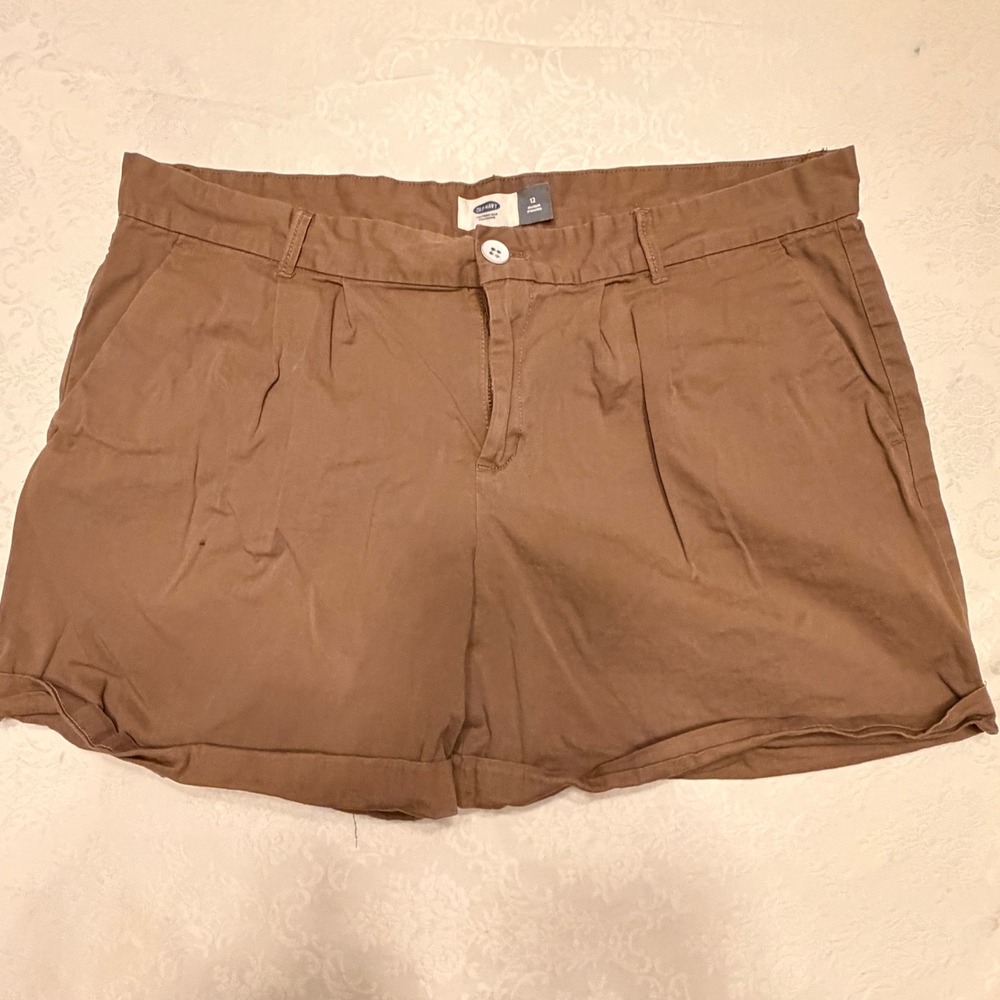 Old Navy Pixie Brown Pleated Cuffed Chino Shorts Womens Size 12 Regular Stretch